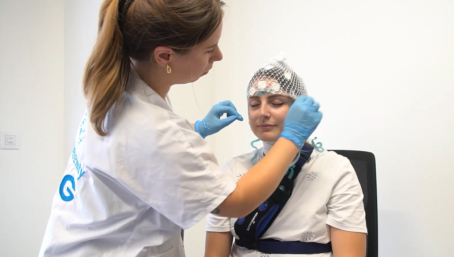 Installation of an IceCap on the patient at home